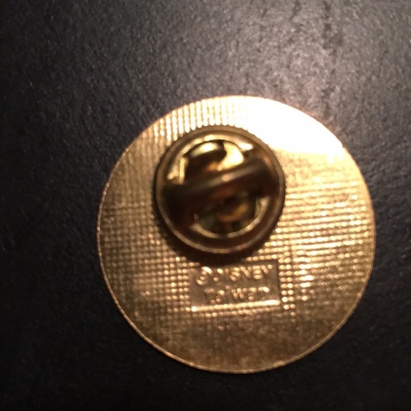 Vintage Disney Store Cast Member Pin 1994 - Picture 2 of 4